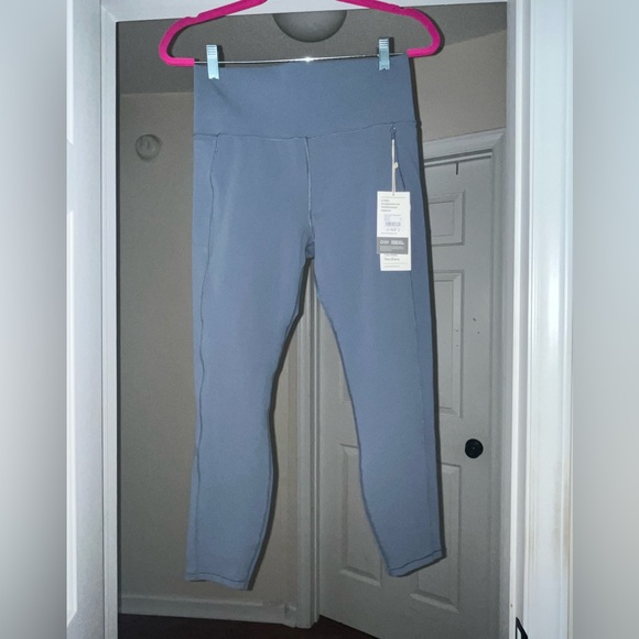 Vuori Pants - 💞 VUORI NWT Studio Pocket Leggings - Short - Light Azure - Large